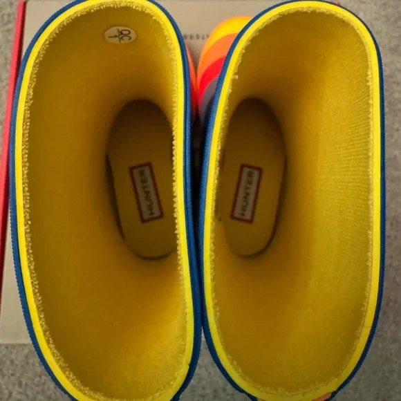 NEW in Box Hunter Kids’ Classic Waterproof Rain Boots, Rainbow 🌈, Toddler 6M - Picture 6 of 12